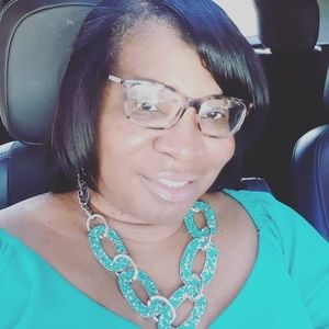 Meet your Posher, Paula